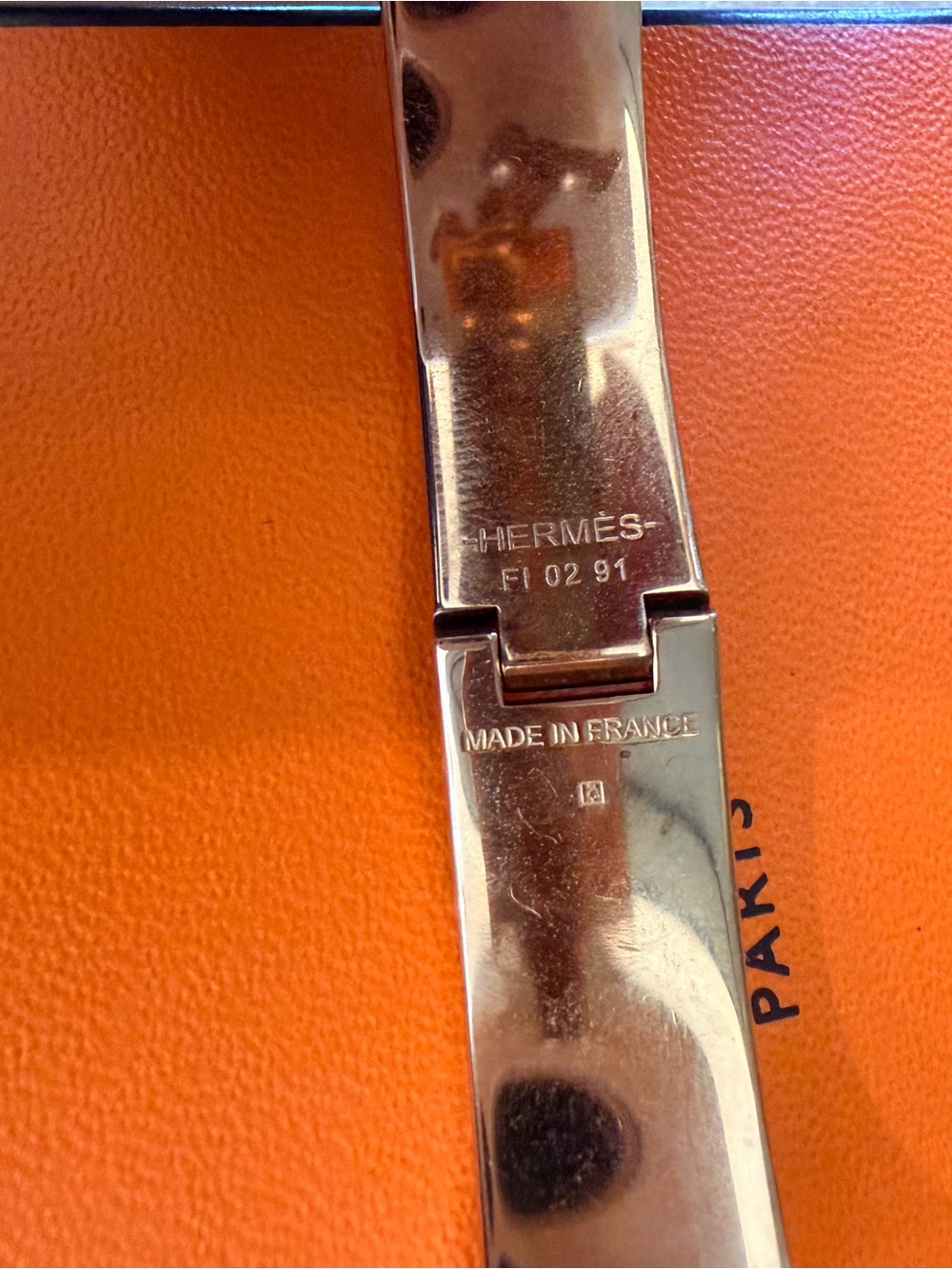 Hermès Clic Clac H PM Bracelet Rose Gold Multi-Color Dog Motif Enamel - Picture 7 of 9
